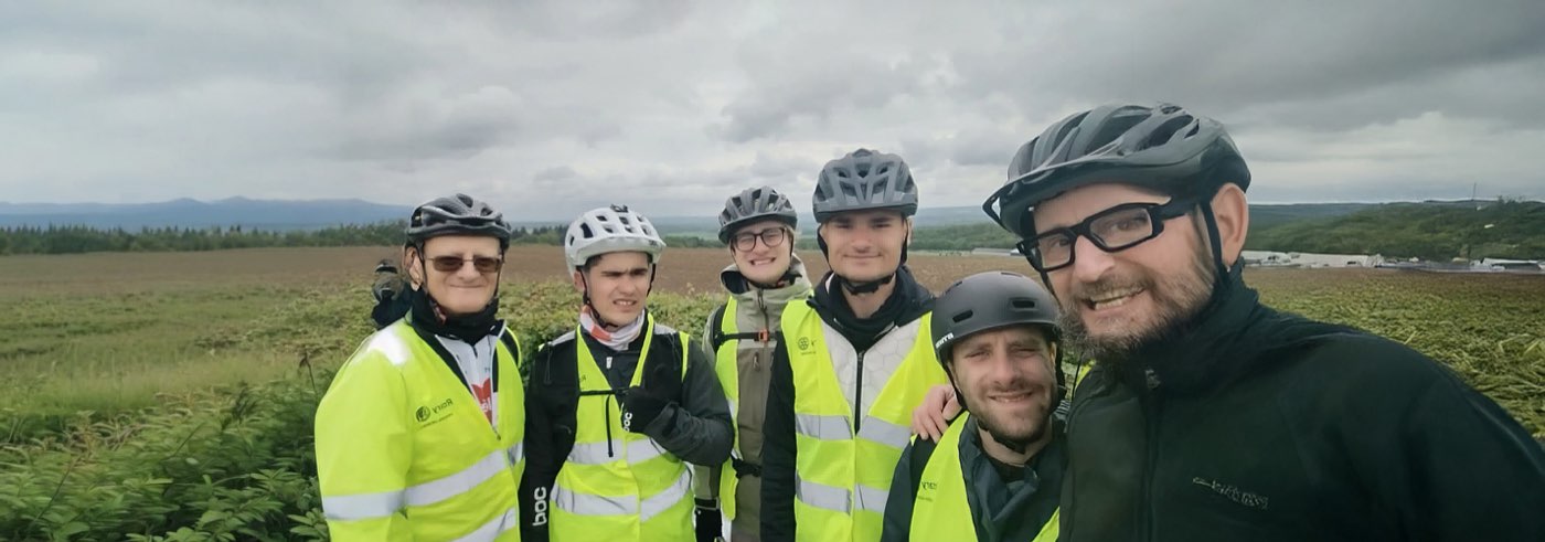 Les bénéficiaires de l’Apem-T21 et leurs accompagnants à vélo pour la recherche contre le cancer