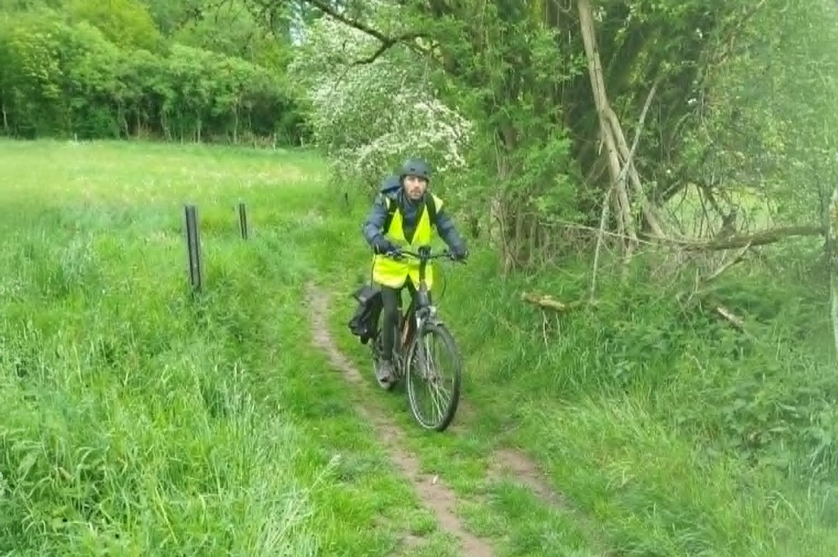 Le groupe de cyclistes Apem-T21 en chemin lors du périple