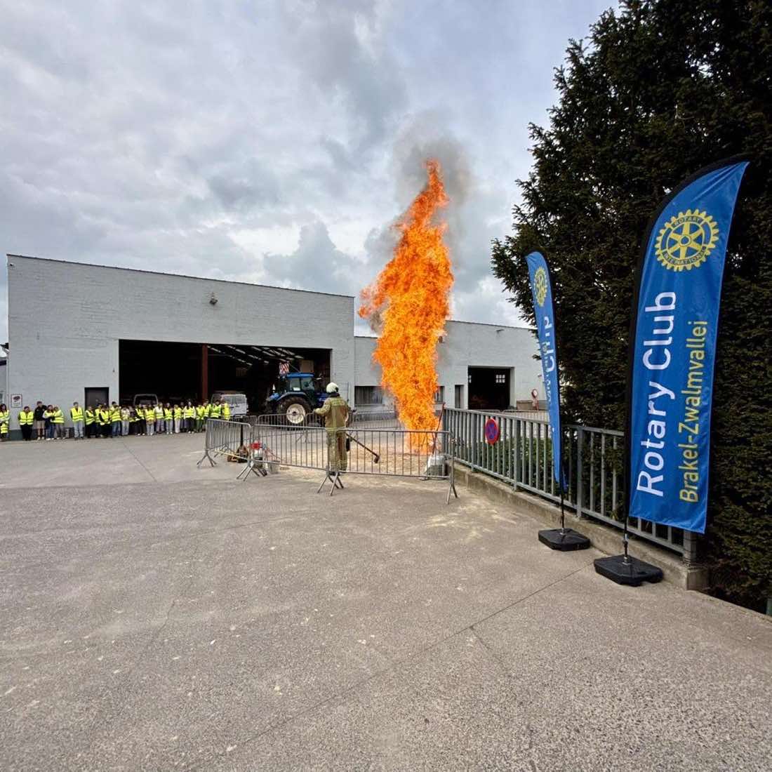 Élèves participant aux ateliers pratiques de sécurité routière