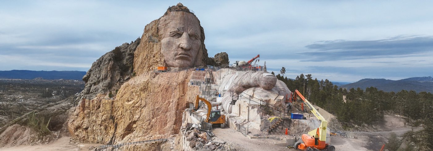 Le mémorial de Crazy Horse sculpté dans la roche des Black Hills, dans le Dakota du Sud