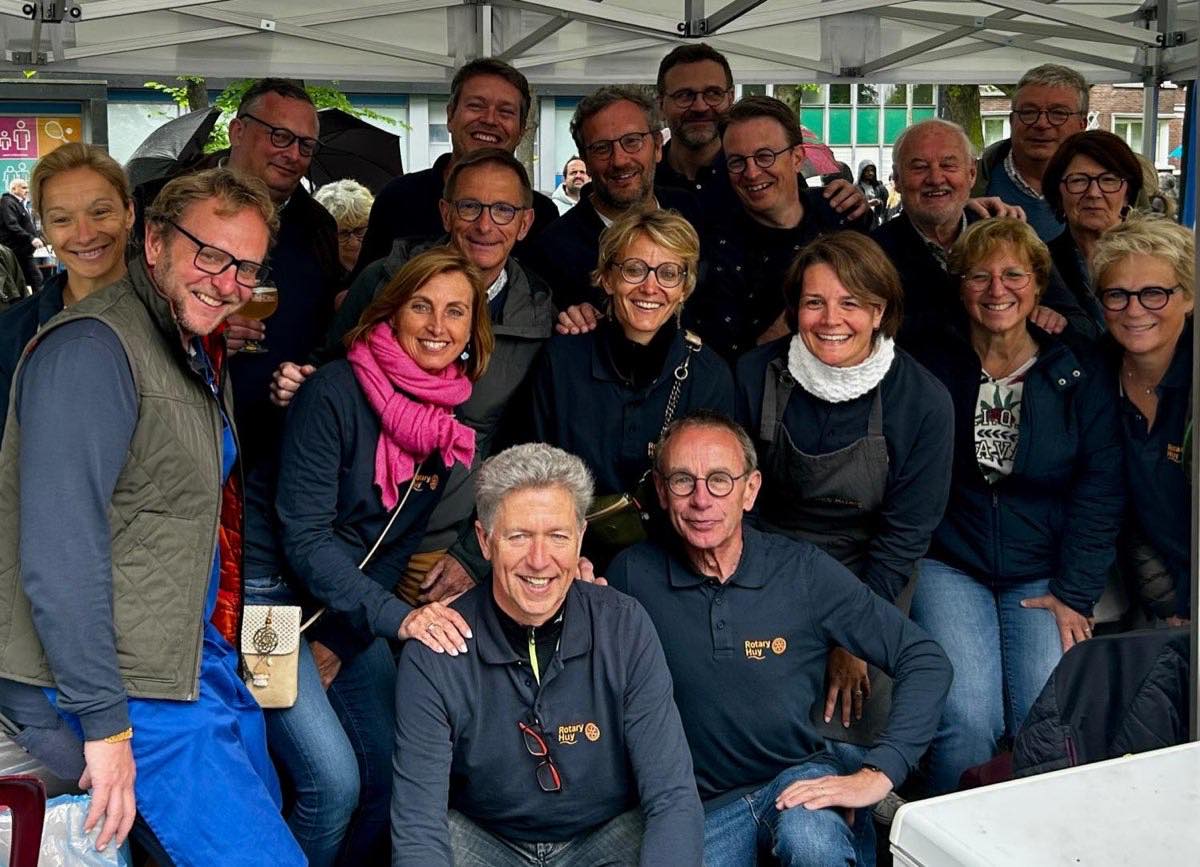 Foule de chineurs lors de la Brocante des Quais du Rc Huy