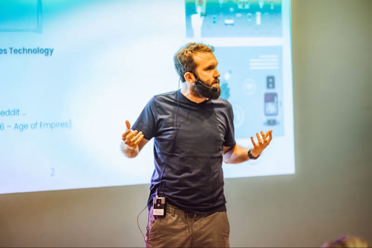 Tom Termote, expert en éducation aux médias et formateur à la haute école VIVES