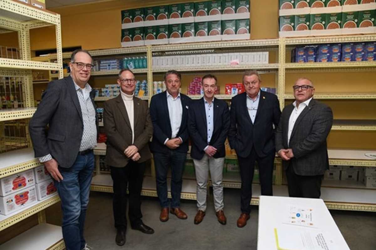 Distribution alimentaire à 't Winkeltje, soutenu par le Rc Gaasbeek-Pajottenland