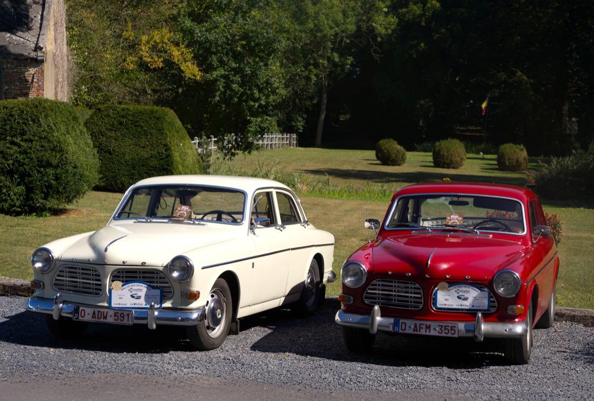 Collection de 58 oldtimers réunis au Château de Montignies-sur-Roc pour la garden party du Rotary