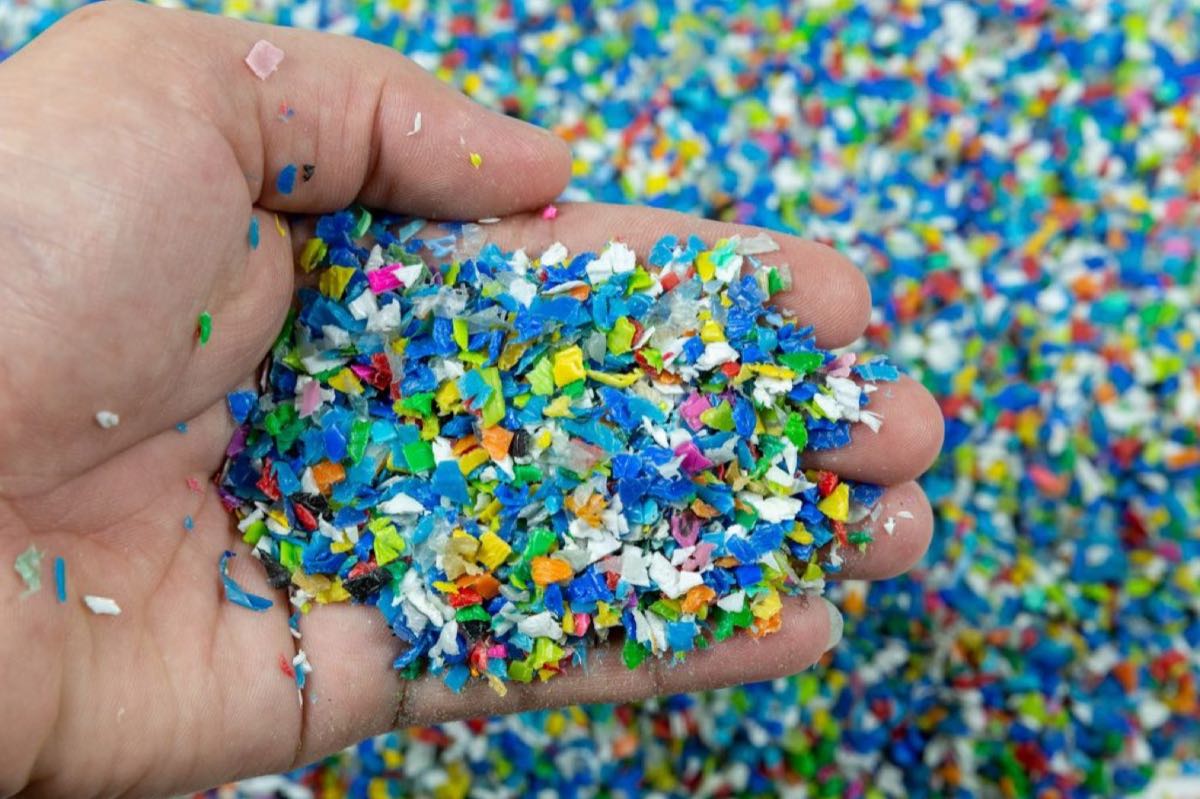 Laboratoire mobile de recyclage du plastique du Rc Genk-Noord