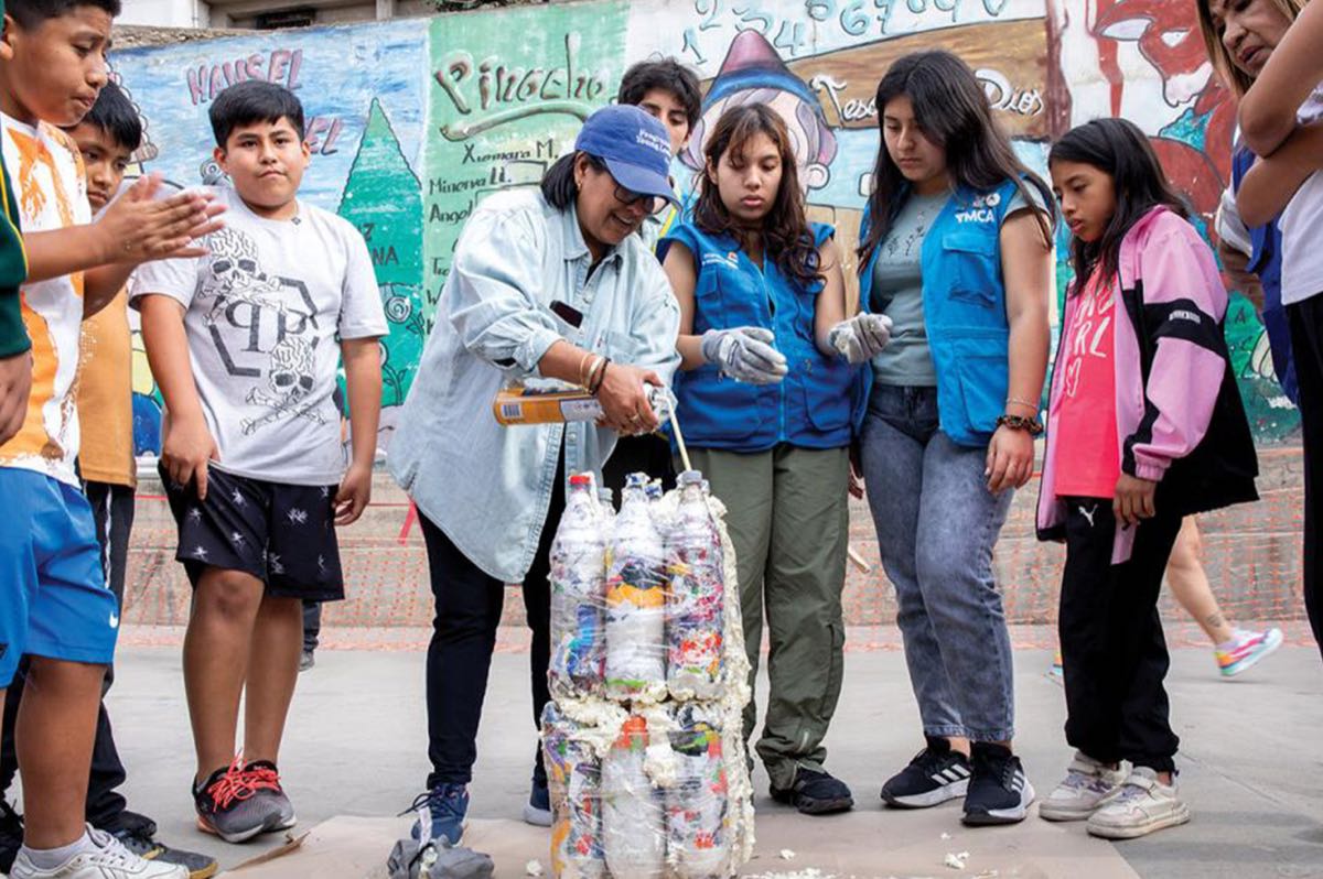Photo article interact-perou-meubles-dechets-lima