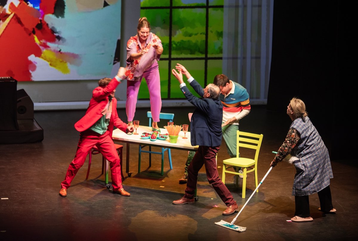 Public au théâtre lors d’une représentation à la Maison de la culture De Leest