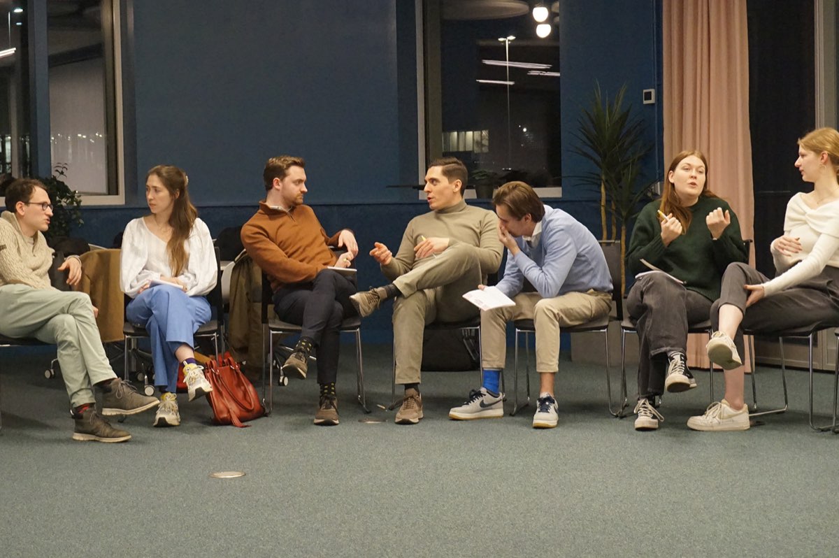 Rotaractiens travaillant en binôme