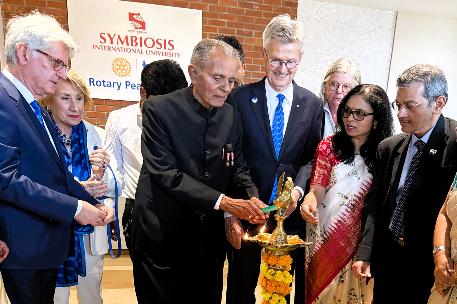 Rotary opent achtste Vredescentrum, in India