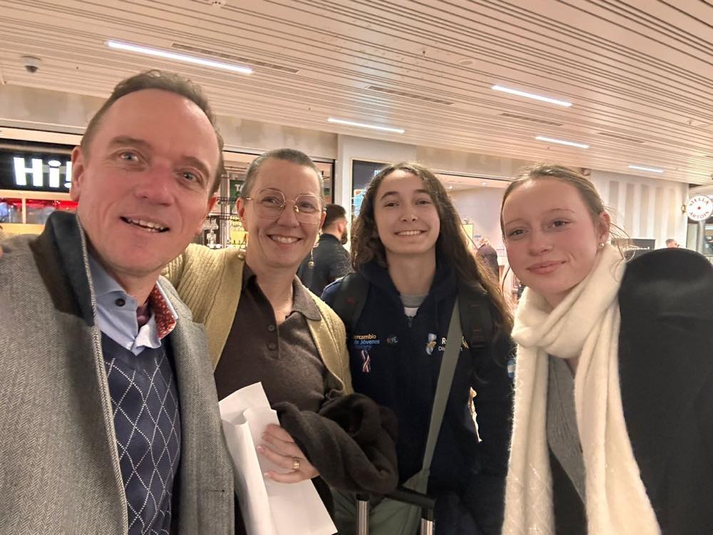 Santina met haar gastgezin in België