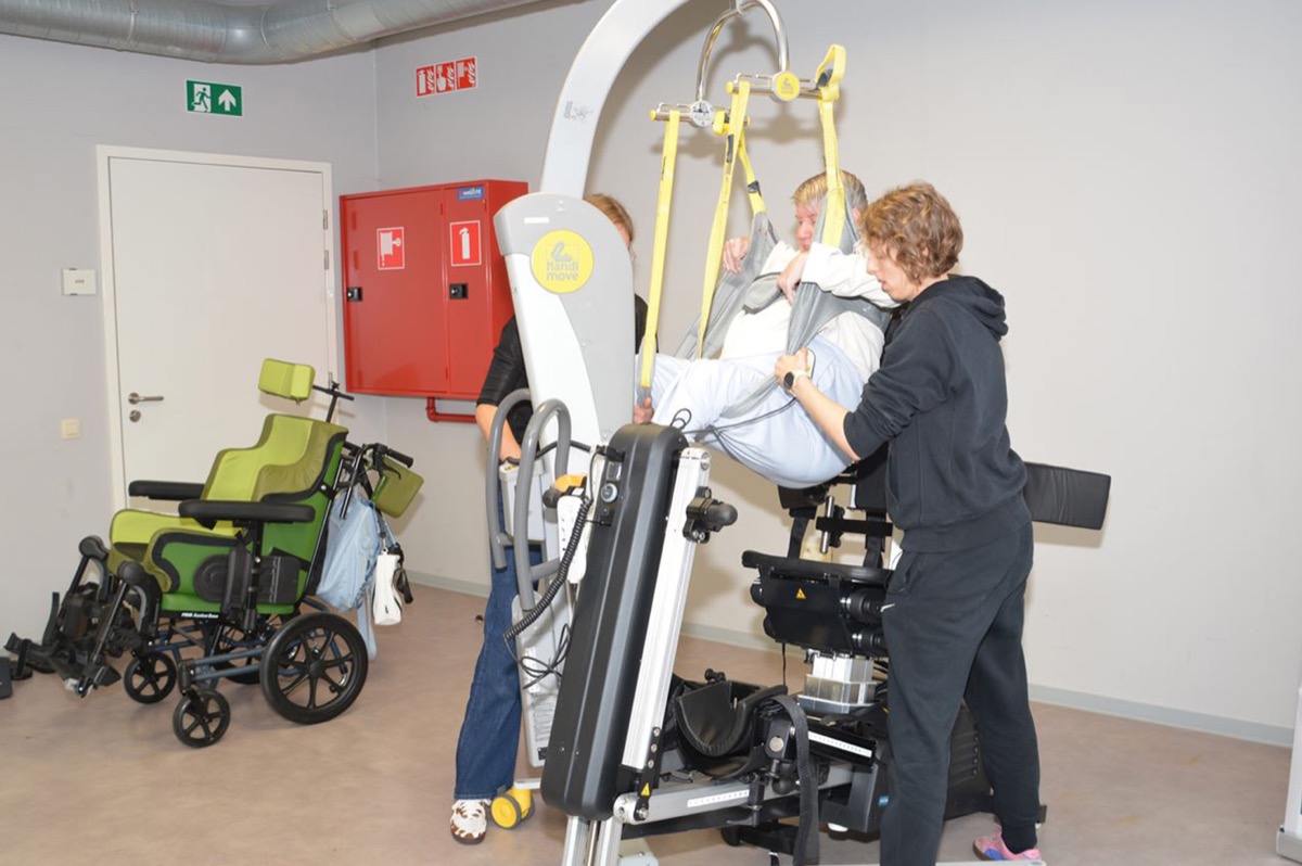 Séance de kinésithérapie avec l'Innowalk Pro